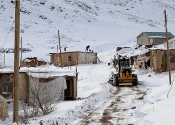 Van’da 600 personelle karla mücadele çalışması