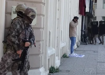 Başına tabanca dayayıp 3 saat direnmişti, tutuklandı