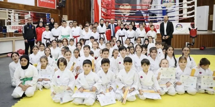 Körfez’de 200 çocuk yeni kuşaklarına kavuştu