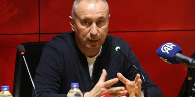 Göztepe’nin yeni teknik direktörü Stoilov: “Hedefimiz Süper Lig”