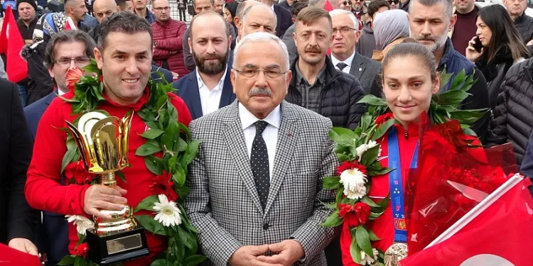 Avrupa şampiyonu Gamze Soğuksu’ya görkemli karşılama