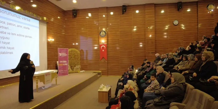 Yedi Başak Derneği’nden “Toplumda Kadın Olmak” konulu seminer