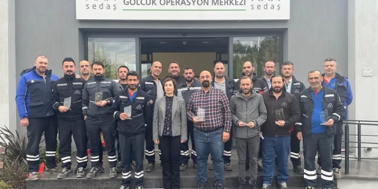 Kıdemli çalışanlara ödül verildi