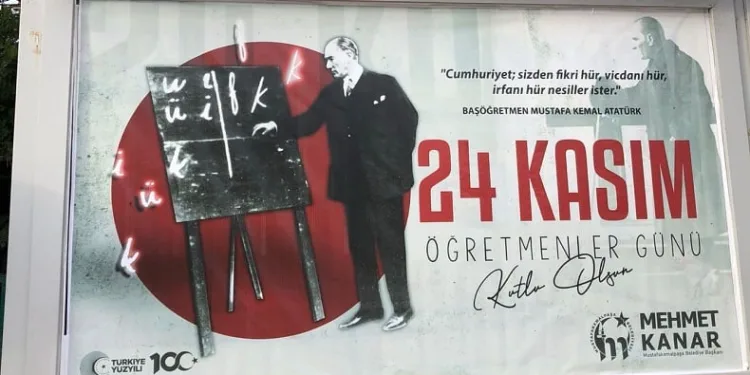 Mustafakemalpaşa Belediye Başkanı Kanar’dan afiş açıklaması