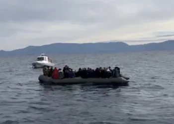 Ayvacık açıklarında 82 kaçak göçmen kurtarıldı, 17 kaçak göçmen yakalandı