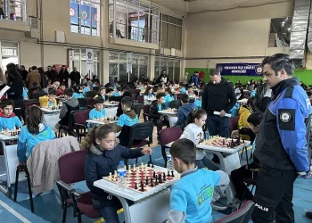 Yüksekova’da 100 öğrencinin katılımıyla satranç turnuvası düzenlendi