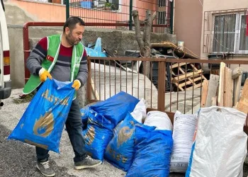 Kütahya İHH’dan ihtiyaç sahibi 300 aileye soba, kömür ve erzak yardımı