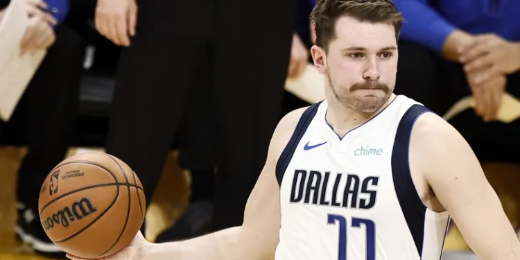 NBA’de Dallas Mavericks, Luka Doncic’in 30 sayı kaydettiği maçta Los Angeles Lakers’ı yendi
