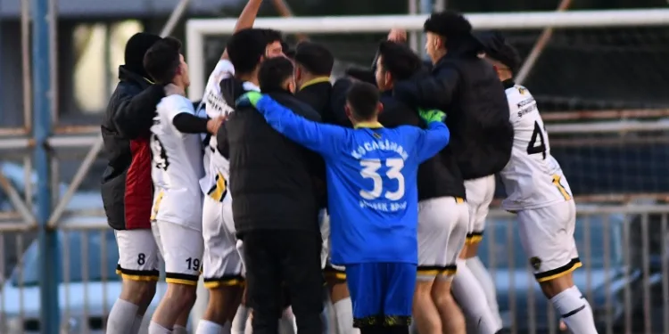 Kocasinan Şimşekspor zirveye ortak oldu