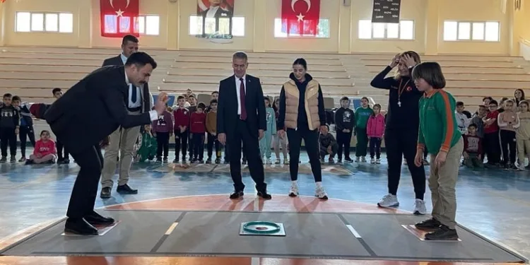 Milli spor tescilli Hemsball, Buharkent’te tanıtıldı