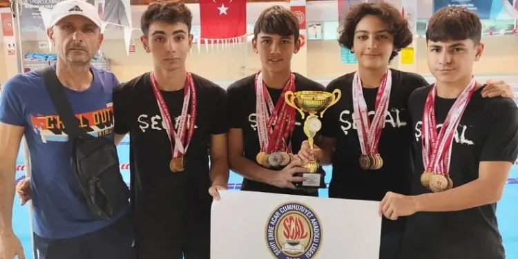 Söke Cumhuriyet Anadolu Lisesi Yüzme Takımı Aydın İl Şampiyonu oldu