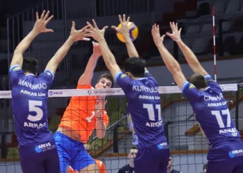 CEV Volleyball Cup: Neftohimik Burgas: 0 – Arkas Spor: 3