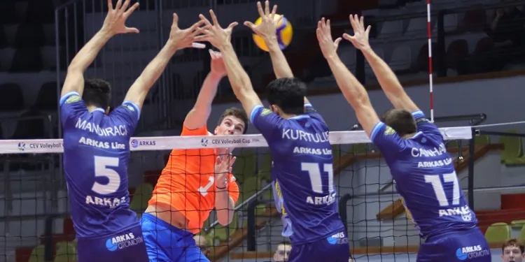 CEV Volleyball Cup: Neftohimik Burgas: 0 – Arkas Spor: 3