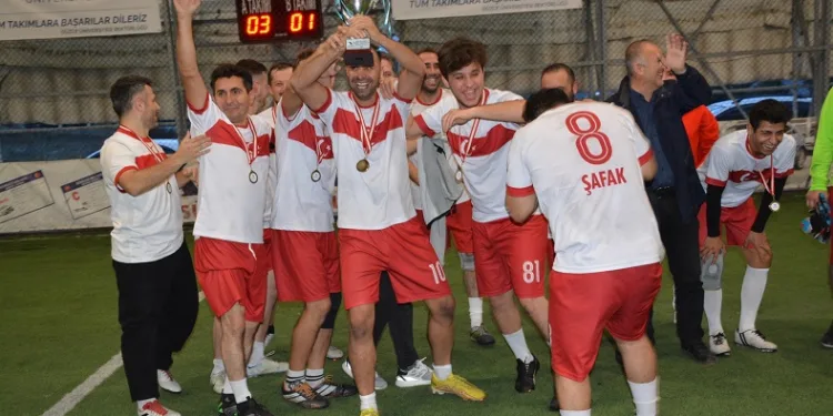 Rektörlük futbol takımı şampiyon oldu
