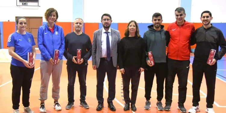 Yunusemre Belediyespor’dan antrenörlere Öğretmenler Günü kutlaması