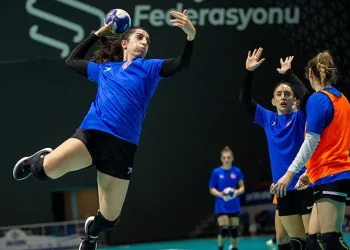 A Milli Kadın Hentbol Takımı hazırlık kampı başladı