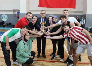 Sağlıkçılar voleybol turnuvasında buluştu