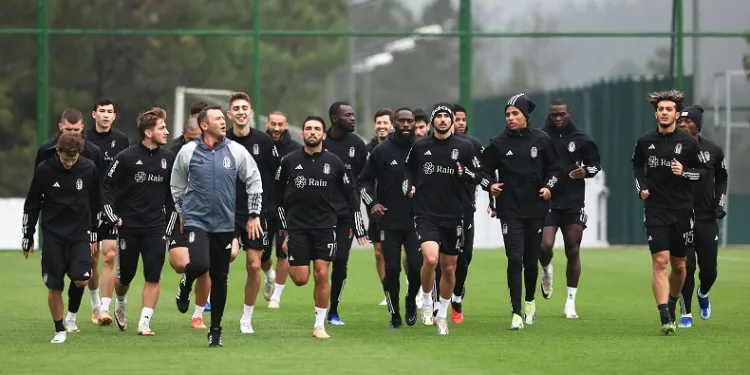 Beşiktaş, kondisyon ve taktik çalıştı