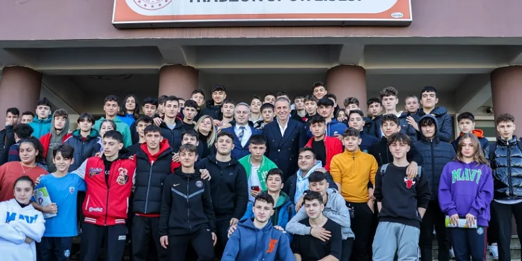 Abdullah Avcı’dan ‘Öğretmenler Günü’ ziyareti