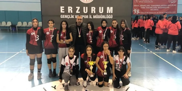 Oltulu kız hentbol takımı il birincisi