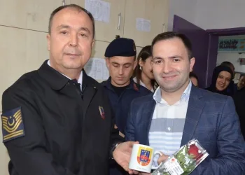 Esenköy’de jandarmadan Öğretmenler Günü jesti