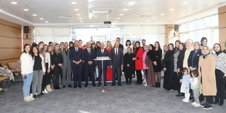 Siirt Belediyesi Kadın Yaşam Merkezi’nde Öğretmenler Günü kutlandı