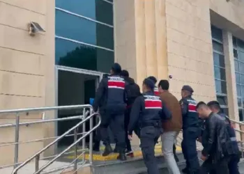 Çeşme’de 5 göçmen kaçakçısı yakalandı