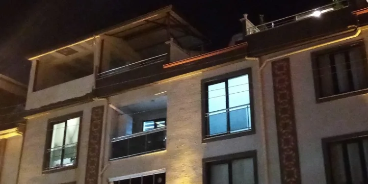 Bursa’da lodos etkili oldu, çatıyı 100 metre uçurdu