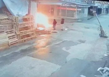 Bursa’da çaldıkları koltukları ateşe verip demirlerini çaldılar