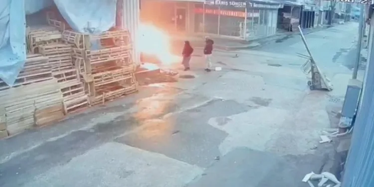 Bursa’da çaldıkları koltukları ateşe verip demirlerini çaldılar