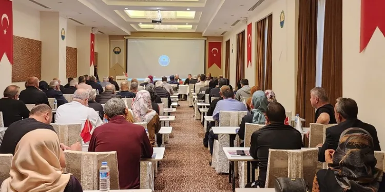 Gölbaşı Belediye Başkanı Şimşek, muhtarlar ve oda başkanlarıyla buluştu