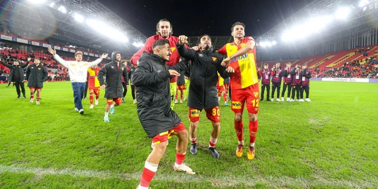 Göztepe’de Stoilov, ilk galibiyetini aldı