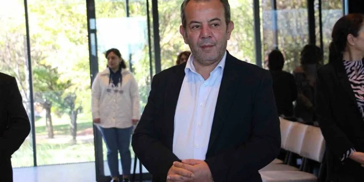 Tanju Özcan CHP’ye geri döndü