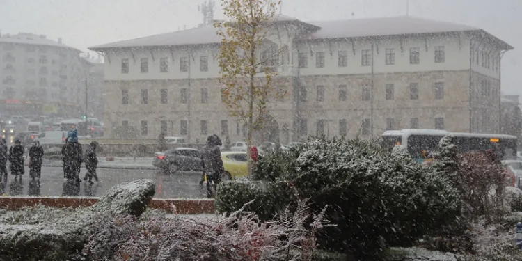 Sivas’ta kar özlemi sona erdi