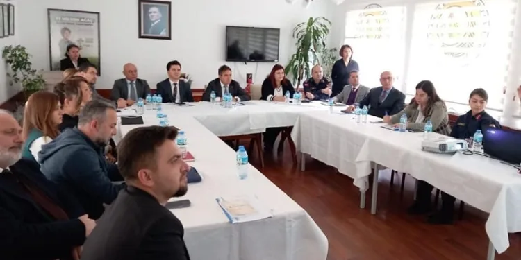 Marmaris’te bağımlılıkla mücadele toplantısı yapıldı
