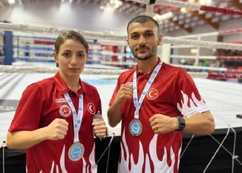Kıckboks Dünya şampiyonasında 2 gümüş madalya