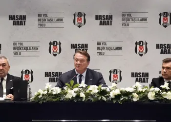 Beşiktaş Başkan Adayı Hasan Arat, Samet Aybaba ve Feyyaz Uçar ile basının karşısına çıktı