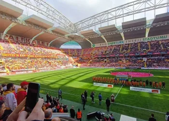 Kayserispor – Adana Demirspor maçını 9 bin taraftar izledi