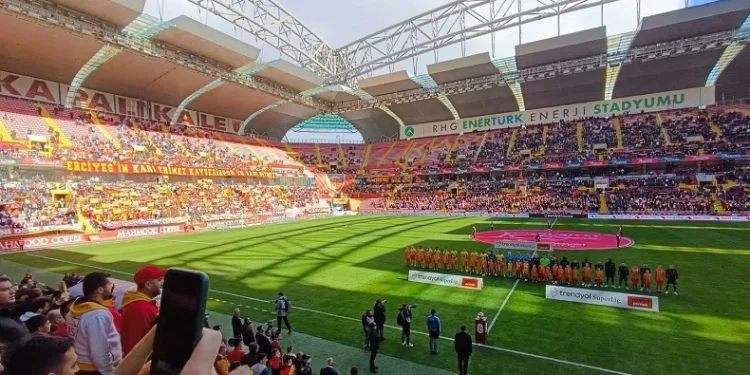 Kayserispor – Adana Demirspor maçını 9 bin taraftar izledi