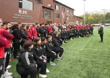 Beşiktaş Başkanı Ahmet Nur Çebi’den sporculara veda ziyareti