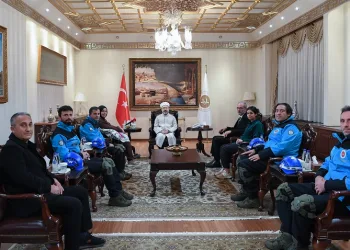 Depremzedelerden Diyanet İşleri Başkanı Erbaş’a ziyaret