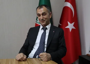 Karşıyaka Başkanı Azat Yeşil’den teknik direktör açıklaması