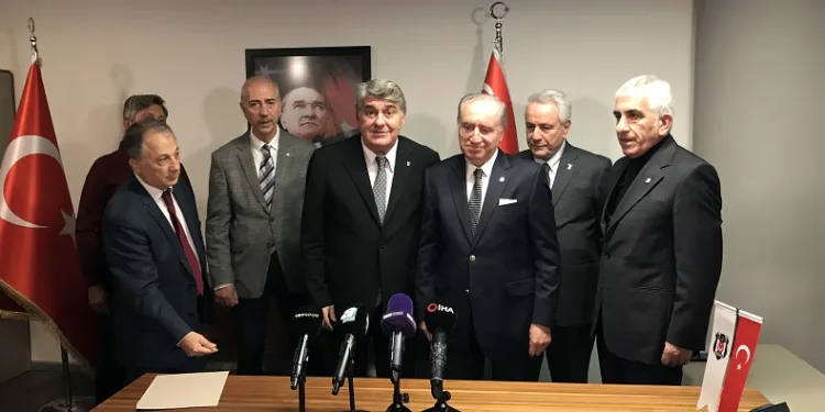 Beşiktaş Başkan Adayı Serdal Adalı, yönetim kurulu listesini teslim etti