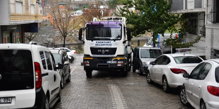 Esenyurt Belediyesinden su baskınlarına anında müdahale
