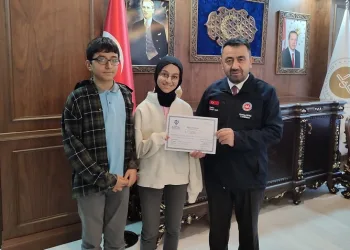 Limon satıp parayı Gazze’deki çocuklara gönderdiler