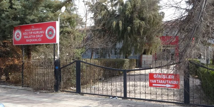 Tırla çarpışan motosikletli hayatını kaybetti