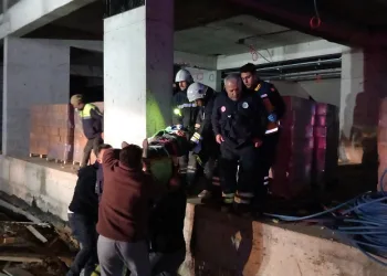 İnşaattan düşen işçi yaralandı