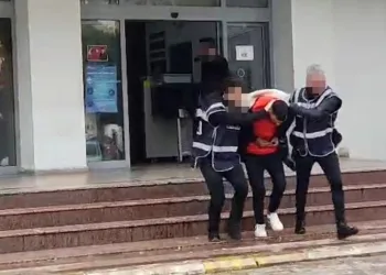 İzmir’de 2 zehir taciri tutuklandı