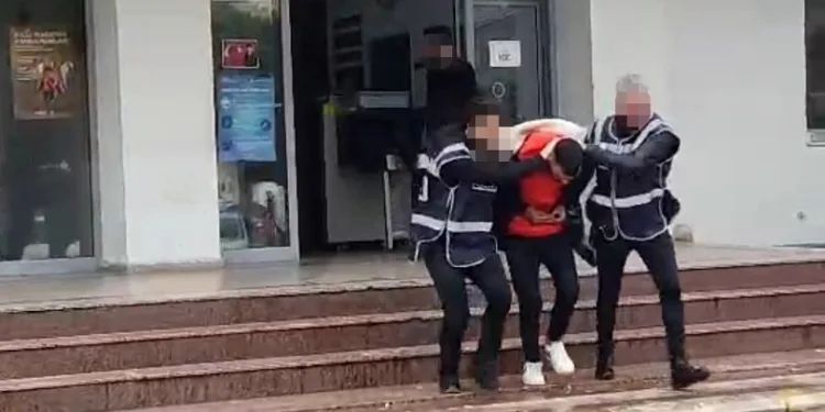 İzmir’de 2 zehir taciri tutuklandı