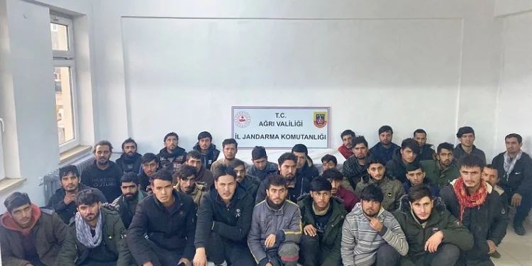 Doğubayazıt’ta 36 düzensiz göçmen yakalandı